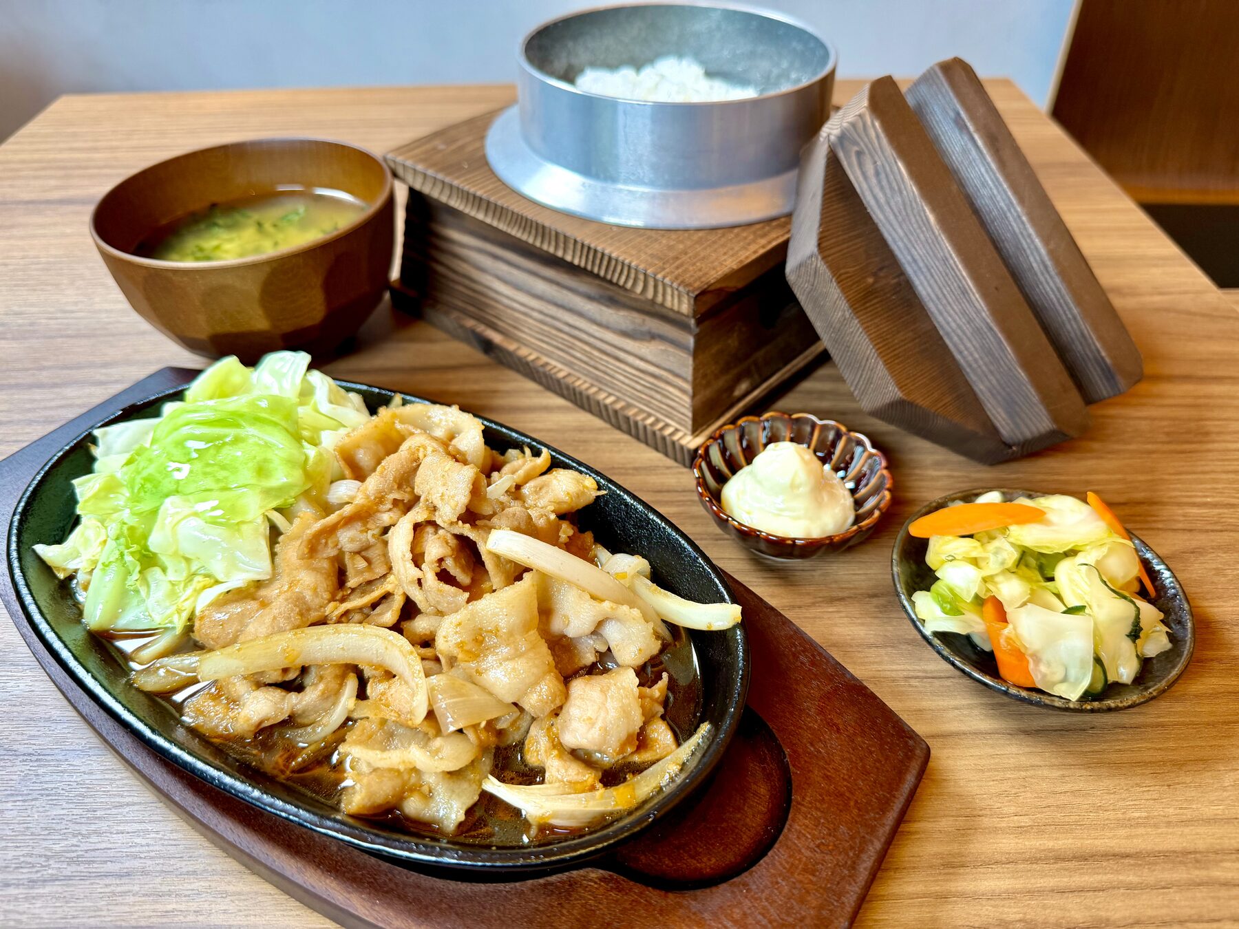 魚光る 店内の様子